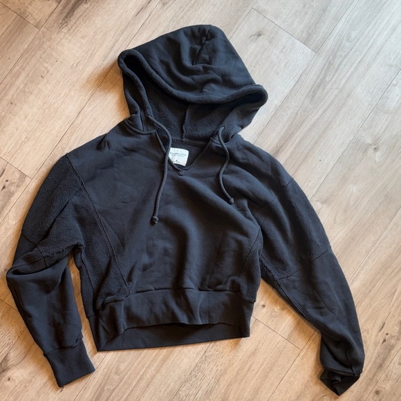 NWOT Abercrombie and Fitch, charcoal long crop hoodie - Picture 1 of 5
